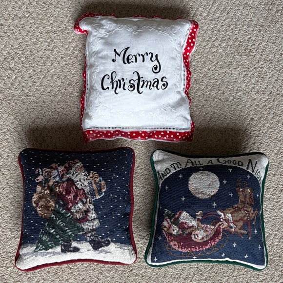 Christmas Holiday pillow bundle - Picture 1 of 11